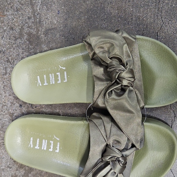 Rihanna Fenty Pool Slides Size 6.5 - Picture 1 of 4